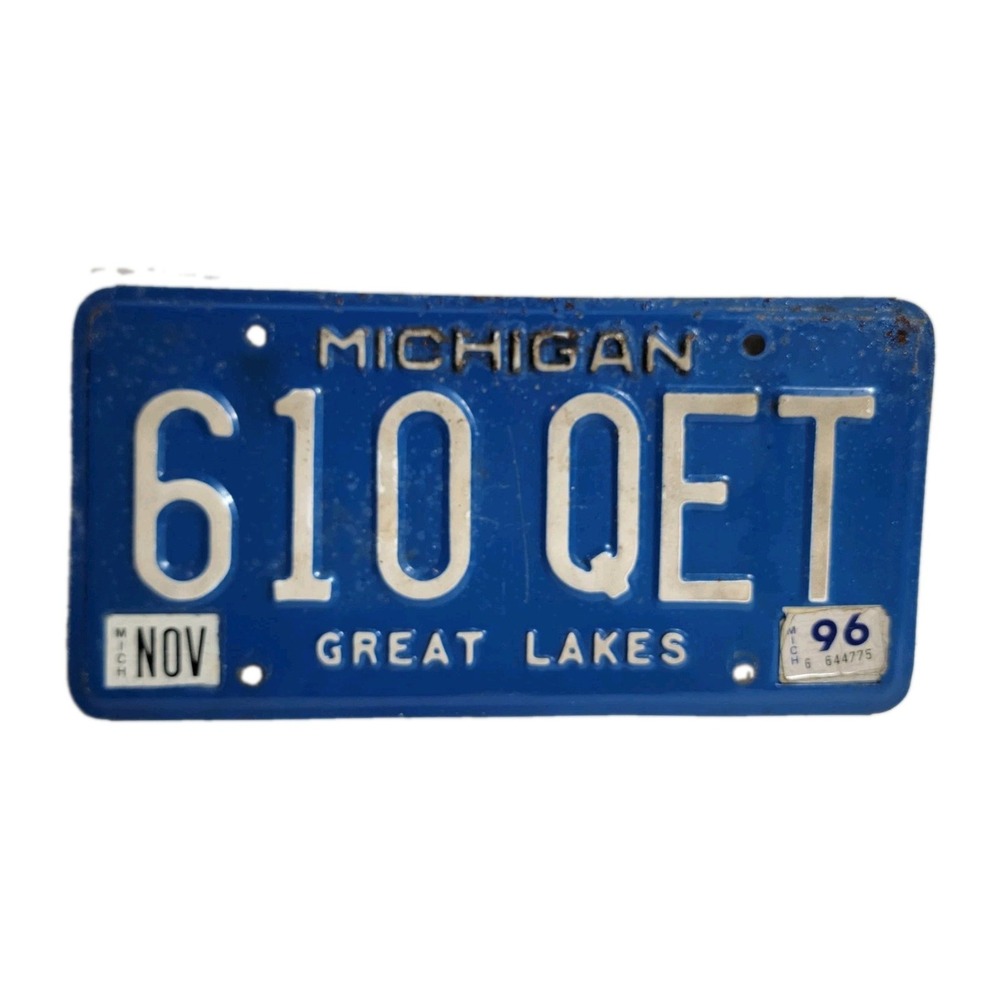 Vintage 1980s Michigan License Plate Great Lakes Blue 610QET Automobilia